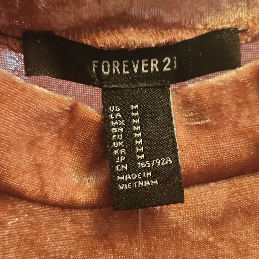 Pink NWT Forever 21 Junior's Medium Dress With Short Split at the bottom - Picture 2 of 4